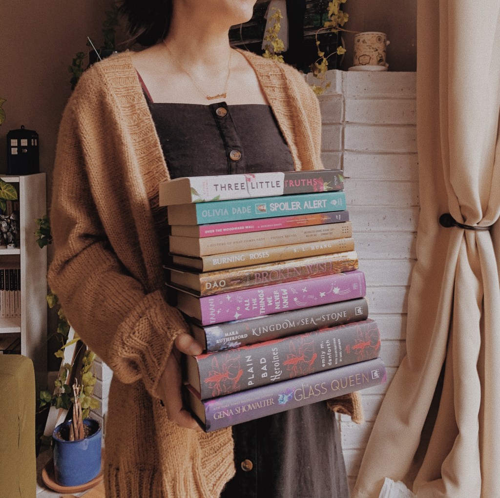 Reading and Knitting: Oversized cardigans, epic worlds, and werewolf girls